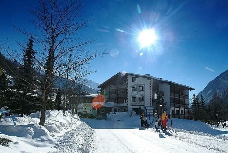 Фото Heiligenblut Hunguest Hotel (Heiligenblut) Special Cat. 1*